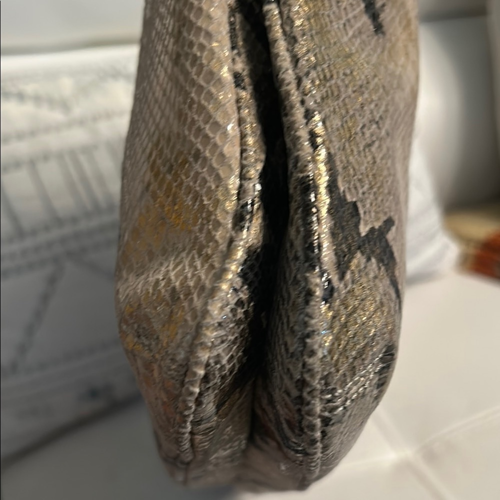 Elegant DKNY Black & Gold Snakeskin Patterned Women's tote bag! - Picture 9 of 13